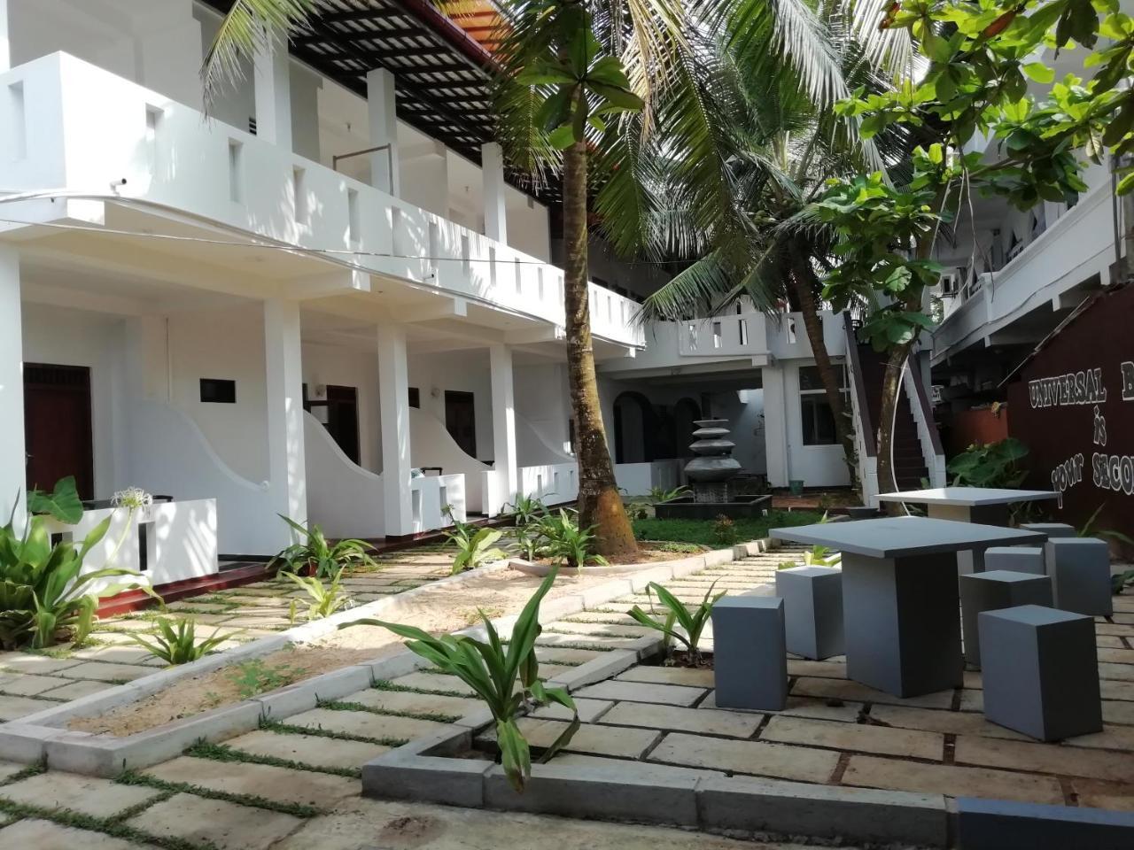 Hotel Universal Beach Hikkaduwa Buitenkant foto